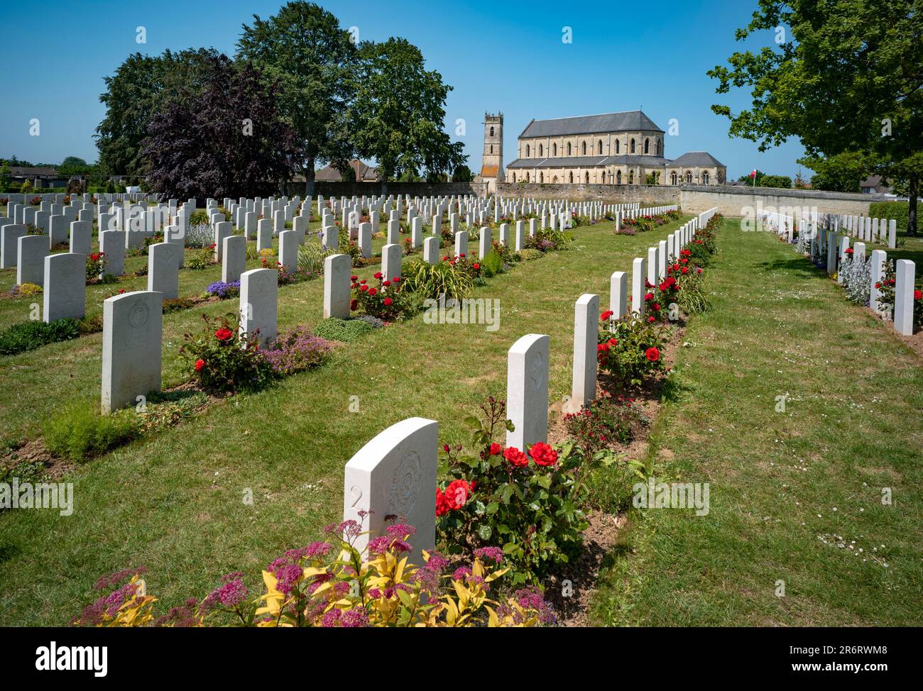 Ranville CWGC Normandy France June 202 le cimetière militaire de Ranville est un cimetière de la Seconde Guerre mondiale des soldats du Commonwealth en France, situé à Ranville, en 1 Banque D'Images