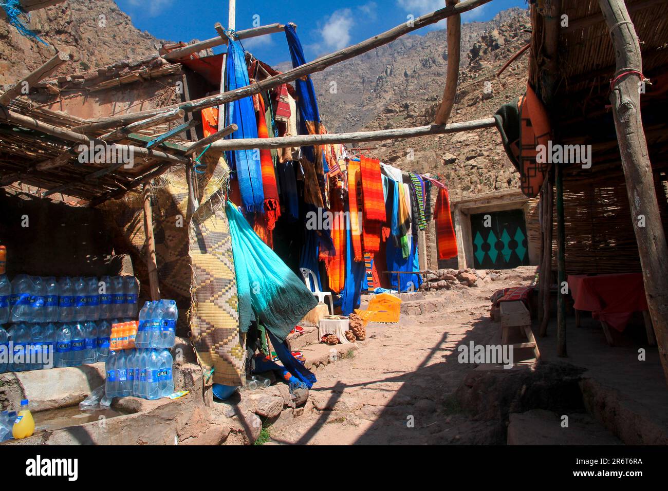 Stands sur le chemin de la cabane Toubkal, Haut Atlas Maroc Banque D'Images