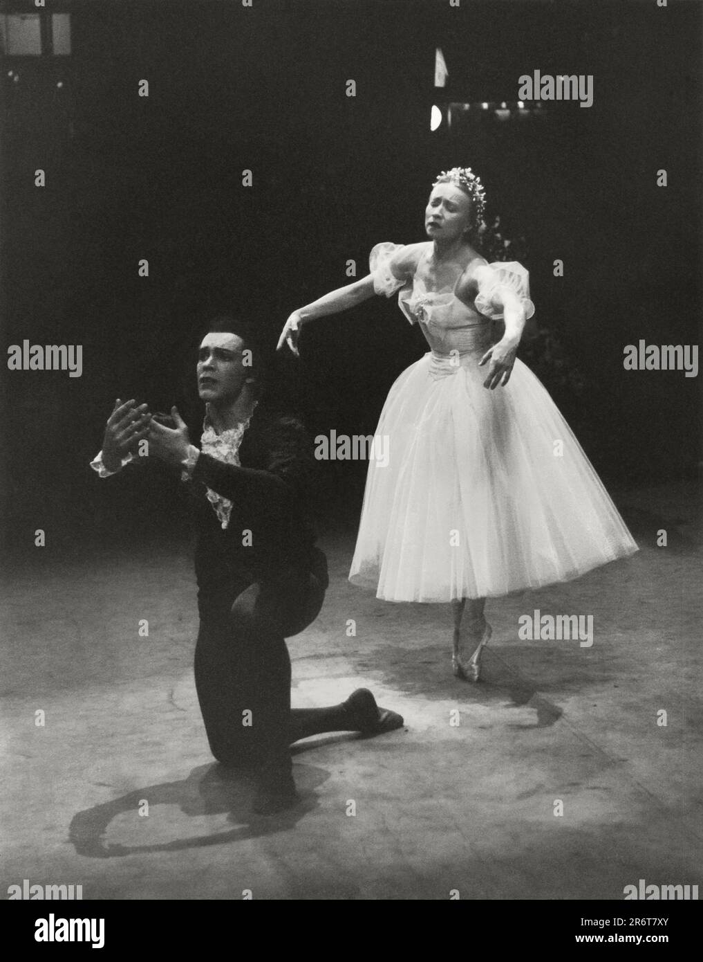 Galina Ulanova et Nikolai Fadeyechev dans le ballet Giselle par A. Adam. Musée : COLLECTION PRIVÉE. Auteur: ANONYME. Banque D'Images