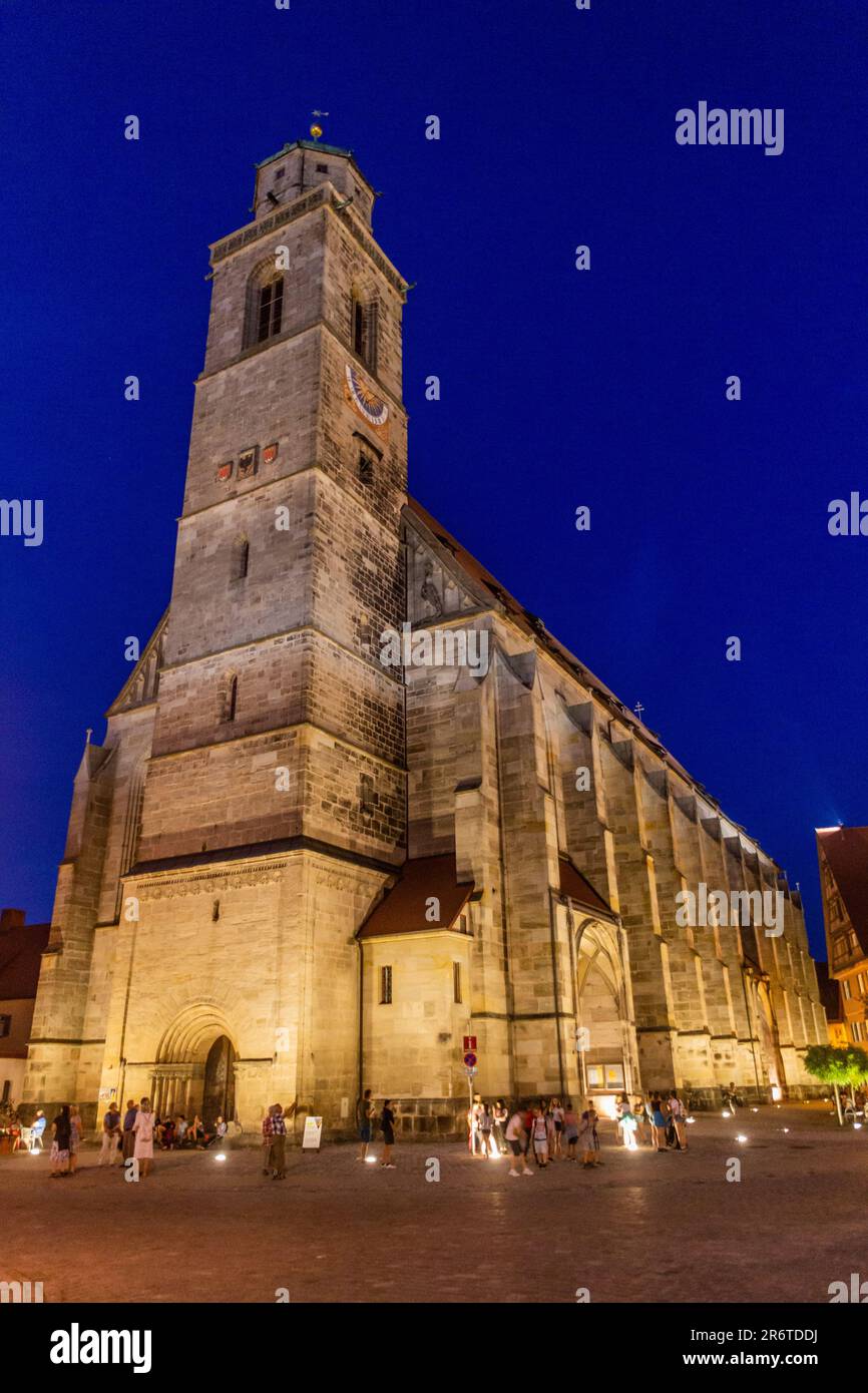 DINKELSBUHL, ALLEMAGNE - 28 AOÛT 2019 : vue en soirée sur St. George's Minster à Dinkelsbuhl, État de Bavière, Allemagne Banque D'Images