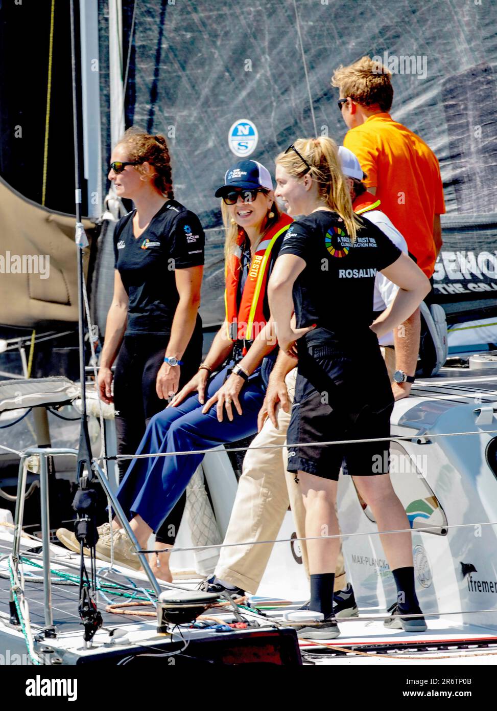 Queen Maxima des pays-Bas à Scheveningen, sur 11 juin 2023, pour assister à la fin de la course de l'Océan 6th à la Haye, ils sont sur l'eau à la fin de la classe IMOCA. Le marin hollandais Rosalin Kuiper est en train de participer à la classe IMOCA et fait partie de Team Malizia photo: Albert Nieboer / pays-Bas OUT / point de vue OUT Banque D'Images