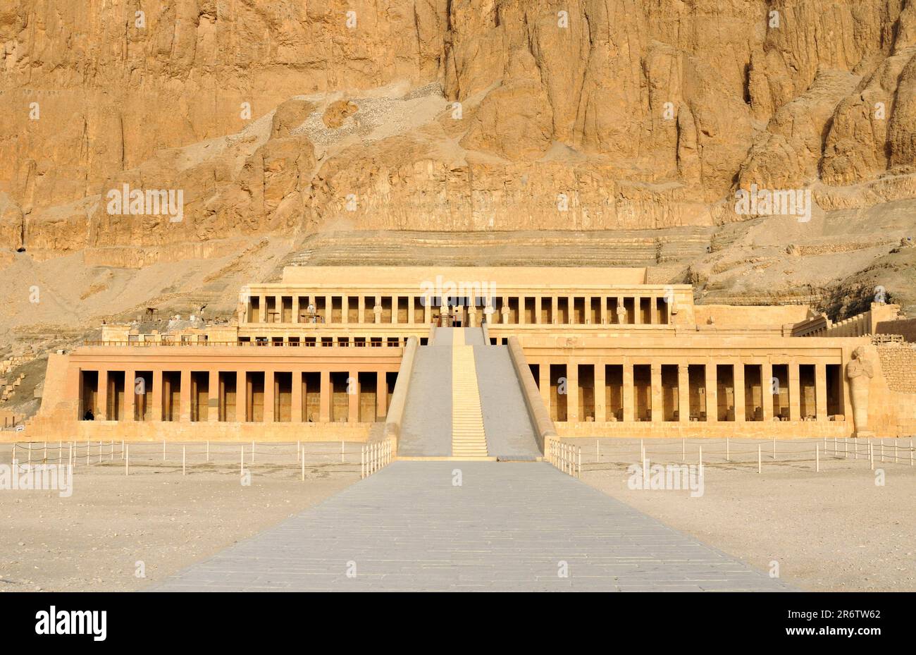 Temple mortuaire de la reine Hatshepsut, conçu par Senemutat, Deir el Bahri, Vallée des Rois, Pharaonne, Égypte Banque D'Images