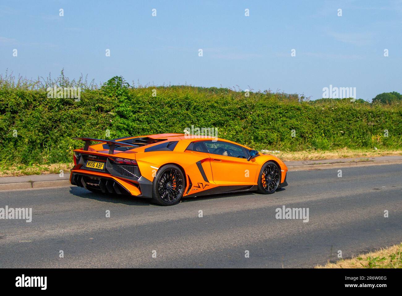 2001 Orange Lamborghini Aventador V12 S-A ; spectacle automobile classique et de performance à la Tour Hoghton ; exposition Supercar juin 2023 Banque D'Images