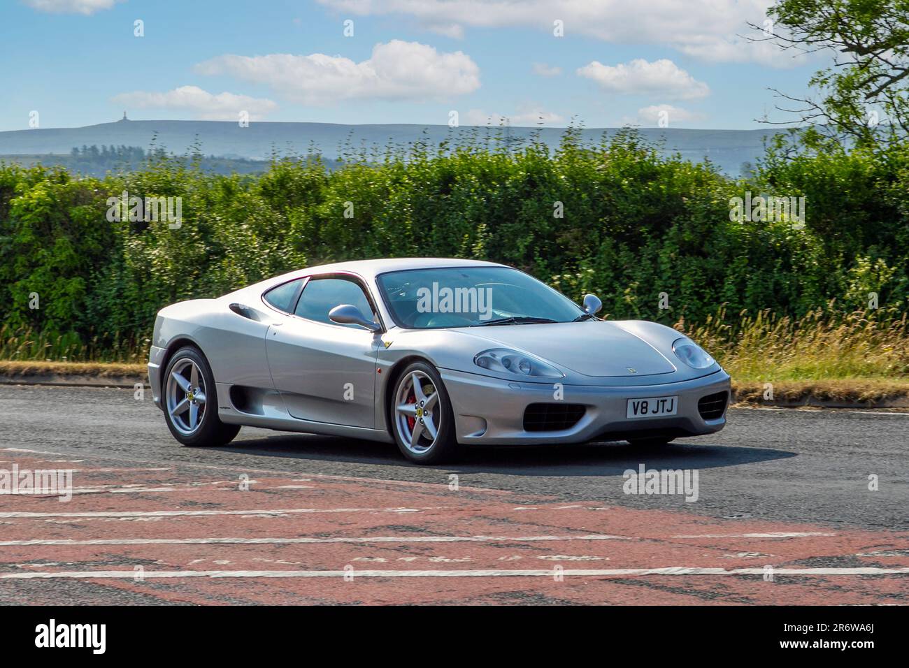 Une Ferrari 360 Modena V8 Silver car coupé essence au salon Classic & Performance Motor Show à Hoghton Tower Banque D'Images