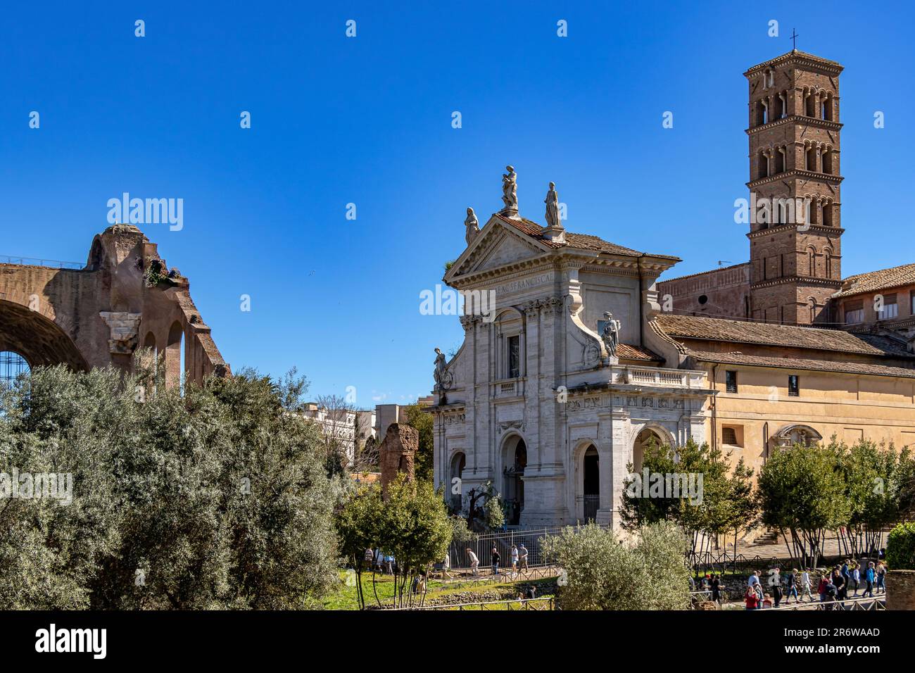 Santa Francesca Romana , anciennement appelée Santa Maria Nova, est une église catholique romaine située à côté du Forum romain, Rome, Italie Banque D'Images