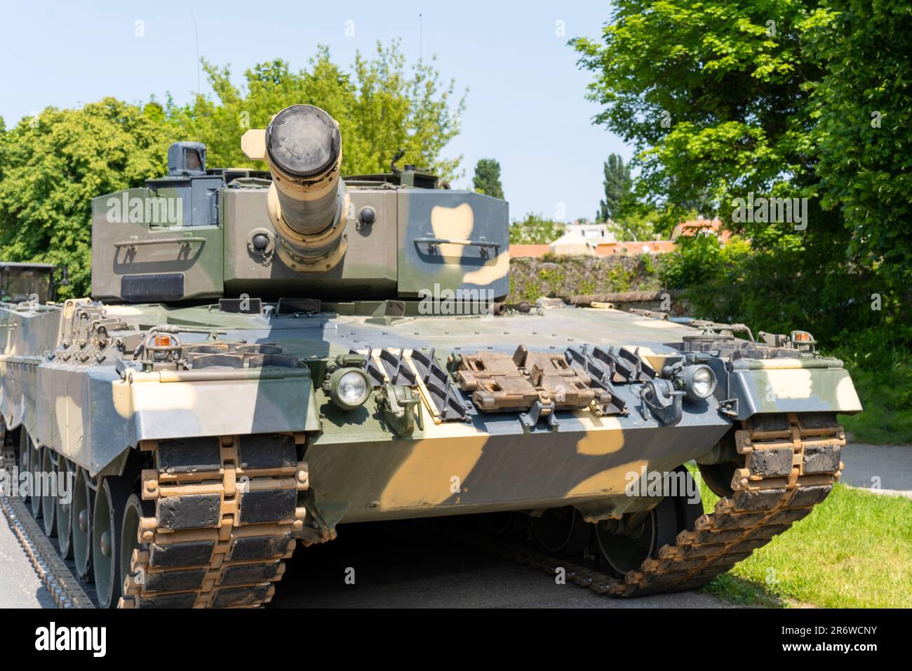 Débardeur Leopard 2A4 avec peinture camouflage Banque D'Images