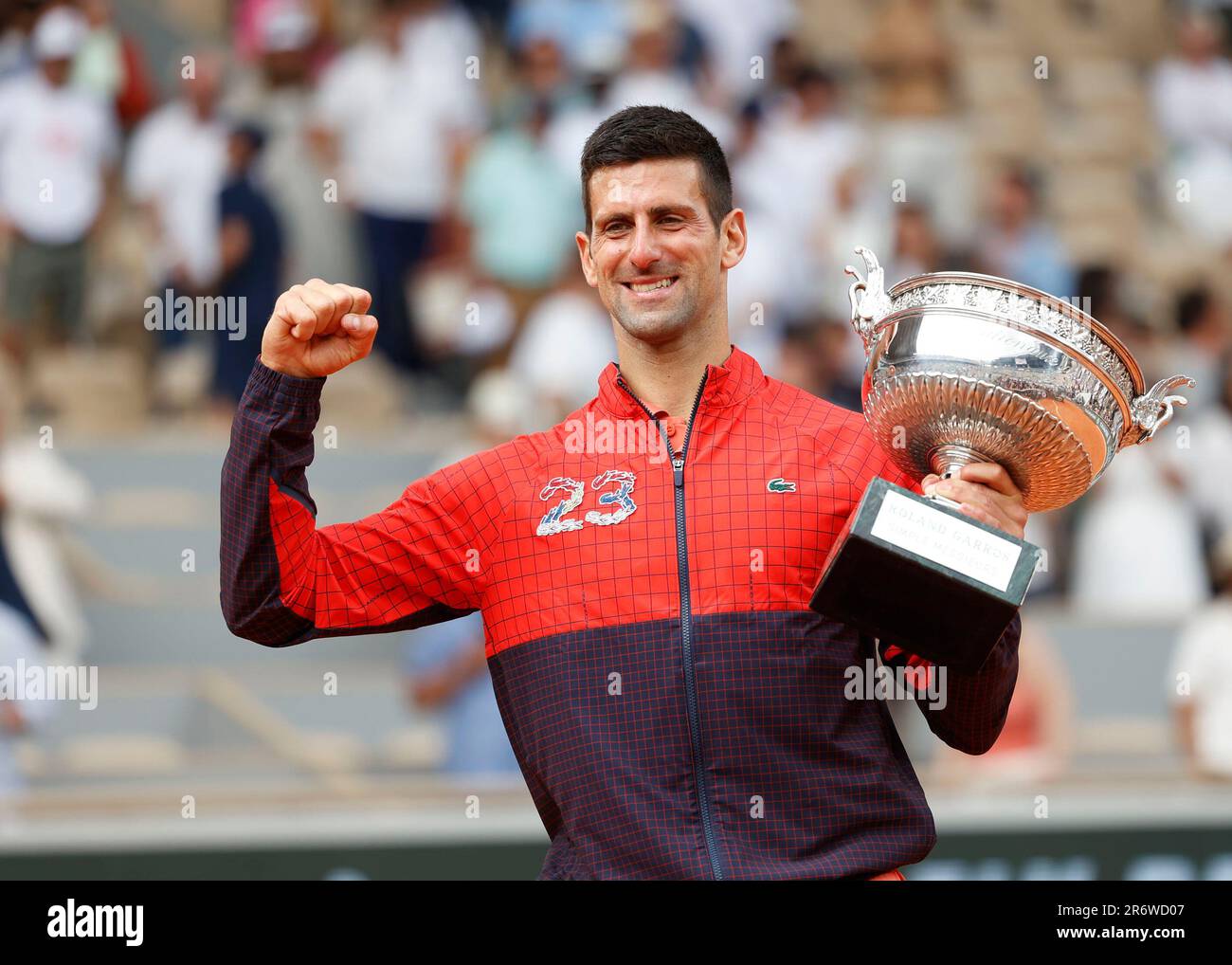 Paris, France, 11th. Juin 2023. Le joueur serbe de tennis Novak Djokovic est le vainqueur de l'Open 2023 et détenteur du record de 23 Grand slams, Roland Garros, le dimanche 11 juin 2023., © Juergen Hasenkopf / Alay Live News Banque D'Images