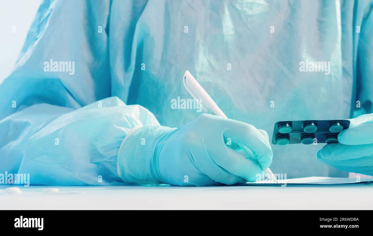 Prescription de médicament médecin infirmière pilules main blister Banque D'Images