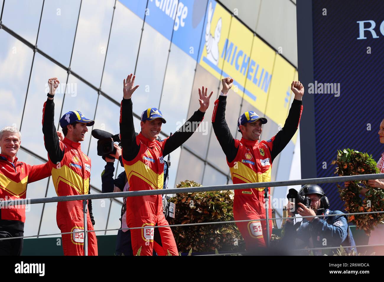 Le Mans, France. 11th juin 2023. # 51, le Mans, France. , . Les vainqueurs de course Aleandro Pier Guidi, James Calado, Antonio Giovinazzi, Team Ferrari AF Corse, Ferrari 499P car, classe HYPERCAR, l'écurie Ferrari AF Corse course en classe HYPERCAR dans les 24 heures de l'épreuve du Mans sur le circuit de la Sarthe, le Mans, France, raceday 11 de JUIN 2023: Aleandro Pier Guidi, James Calado, Antonio Giovinazzi pendant le 24H du Mans sur 11 juin 2023 sur le circuit de la Sarthe, image payante, photo copyright © Geert FRANQUET/ATP images (FRANQUET Geert /ATP/SPP) crédit: SPP presse sportive photo. Banque D'Images