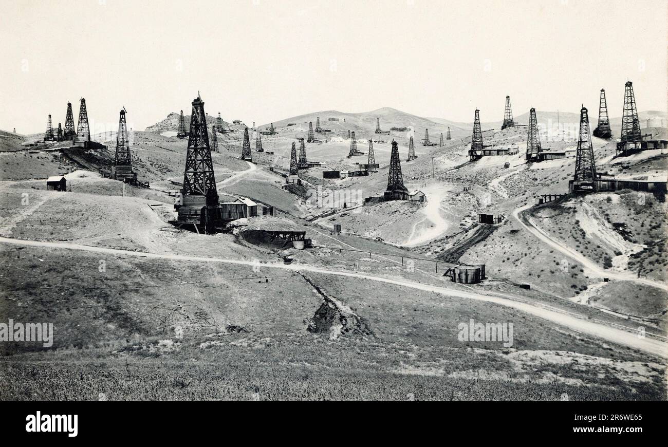 Champ de pétrole début des années 1900, champ de pétrole de Californie, puits de pétrole, histoire de l'industrie pétrolière Banque D'Images