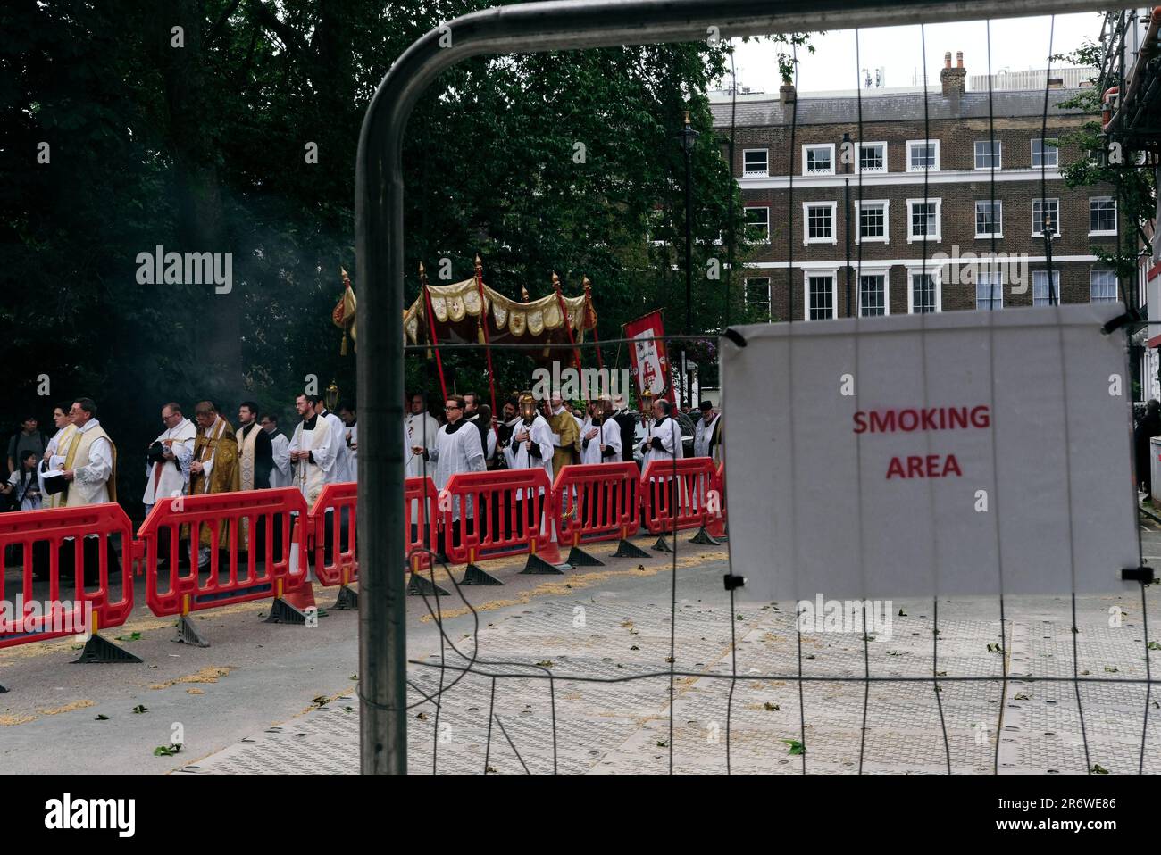 Londres, le 11th juin 2023. La procession annuelle de Corpus Christi a lieu dans le centre de Londres, sur une route commençant à Soho, traitant Regents Street, le long d'Oxford et Bond Street et se terminant près de Selfridges. Banque D'Images