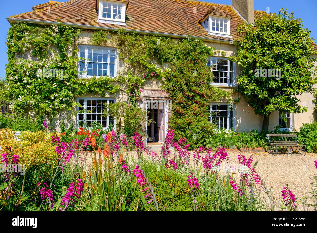 Charleston Farmhouse, East Sussex, Royaume-Uni. La maison de campagne de Vanessa Bell et Duncan Grant du groupe Bloomsbury, sur les South Downs Banque D'Images