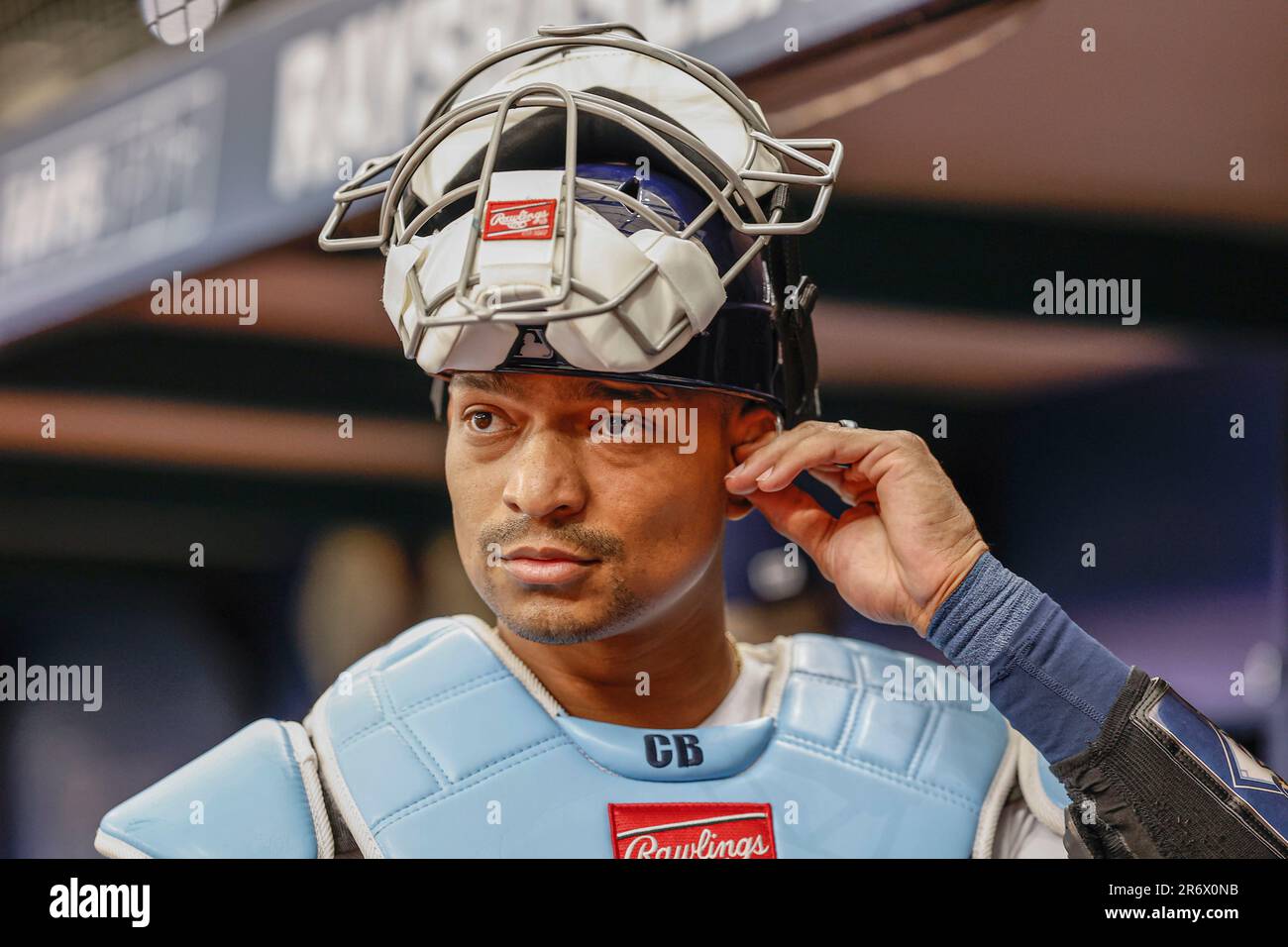 St. Petersburg, FL USA; le catcher de Tampa Bay Rays Christian Bethancourt (14) se prépare à courir sur le terrain de jeu lors d'un match MLB contre le mi Banque D'Images St. Petersburg, FL USA; le catcher de Tampa Bay Rays Christian Bethancourt (14) se prépare à courir sur le terrain de jeu lors d'un match MLB contre le mi Banque D'Images