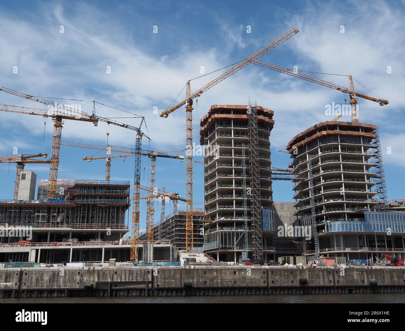 Hambourg HafenCity site de construction près du centre-ville, vu de la rivière Elbe. Banque D'Images