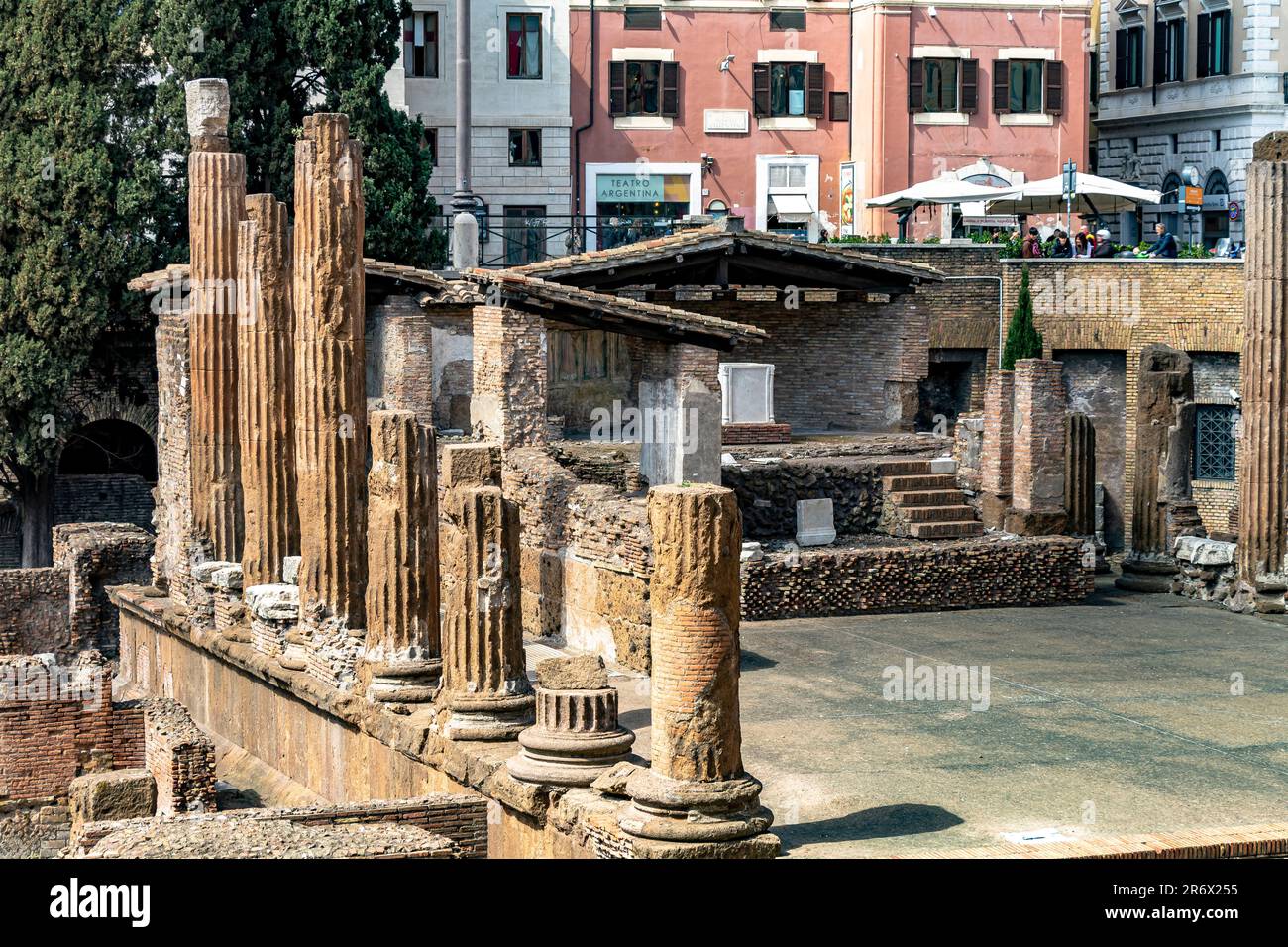 Largo di Torre Argentina est une place avec quatre temples républicains romains et les vestiges du théâtre Pompey, Rome, Italie Banque D'Images