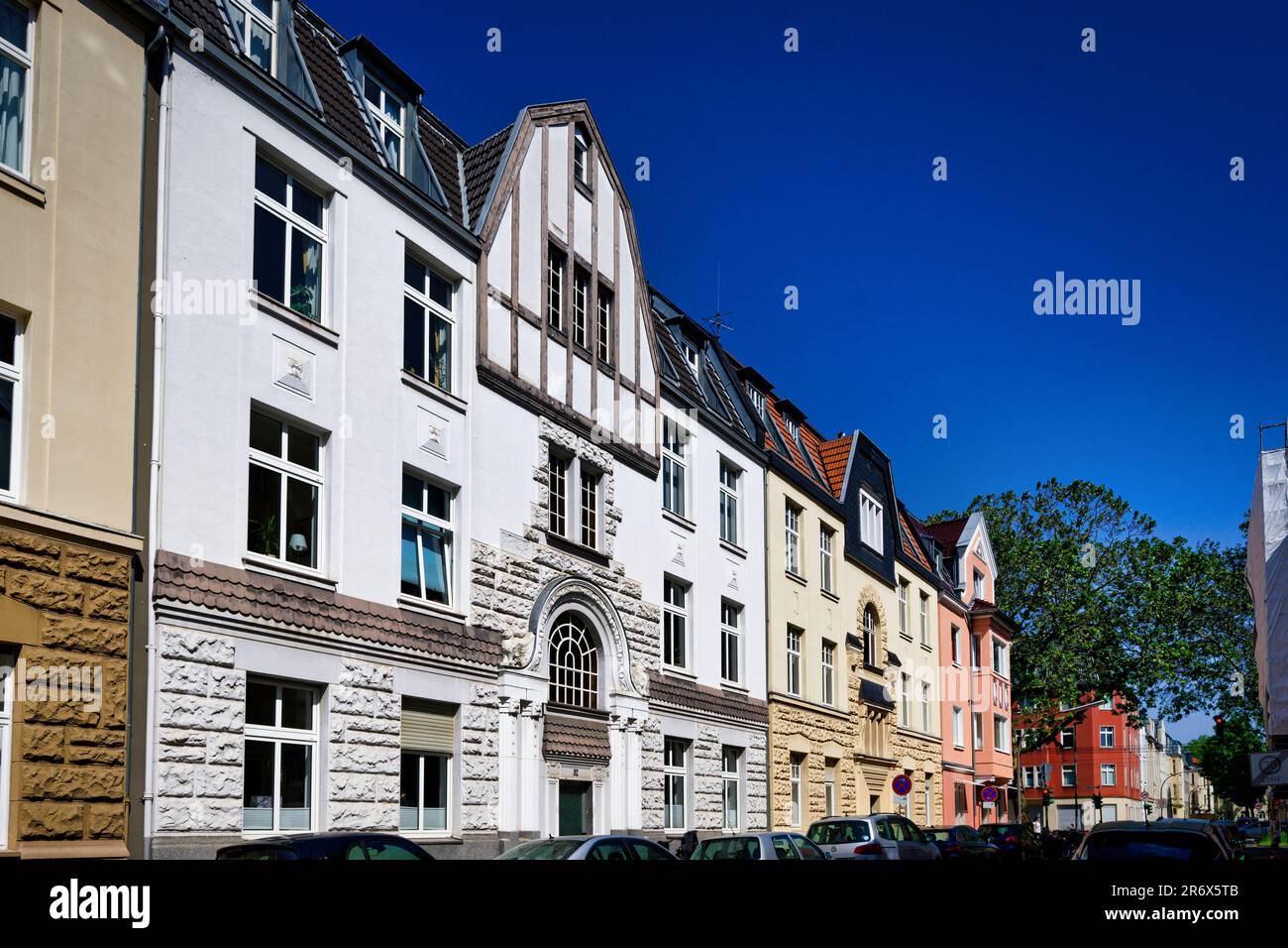 vieux bâtiments typiques de la fin du 19th siècle dans le quartier de neuehrenfeld à cologne Banque D'Images