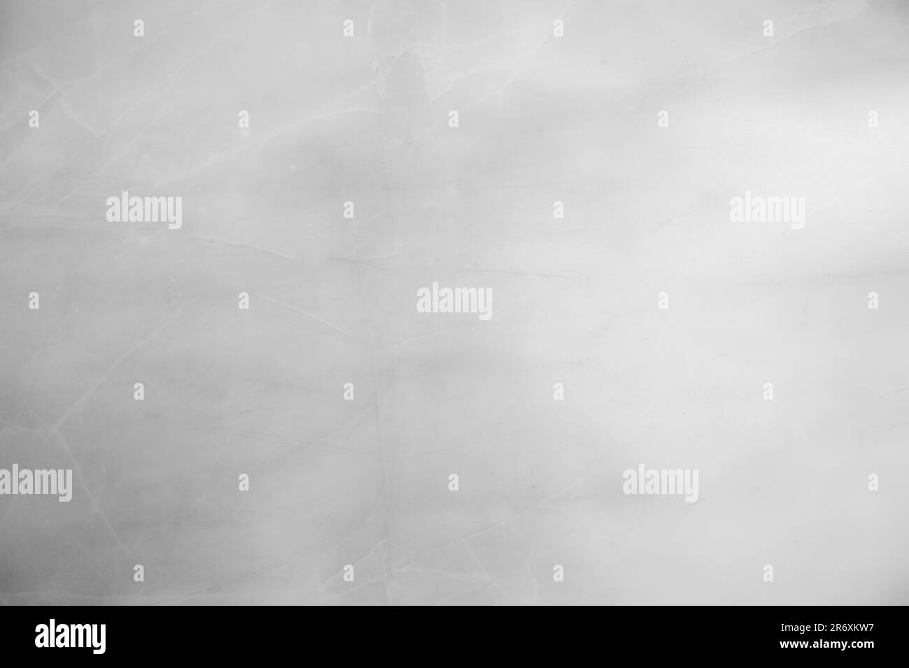 Arrière-plan de texture de mur de bâtiment blanc vide. Surface rugueuse et paroi en ciment blanc fissurée. Fond abstrait de texture de mur blanc. Surface en béton. Banque D'Images