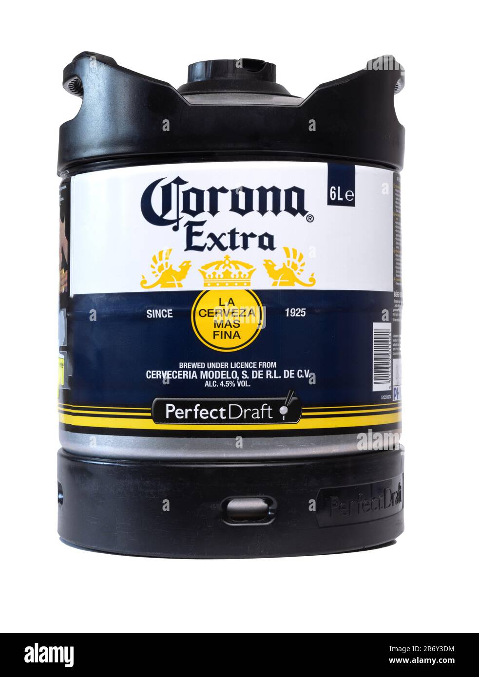 SWINDON, Royaume-Uni - 12 JUIN 2023: Perfect Draft 6L Keg de Corona Extra sur fond blanc Banque D'Images