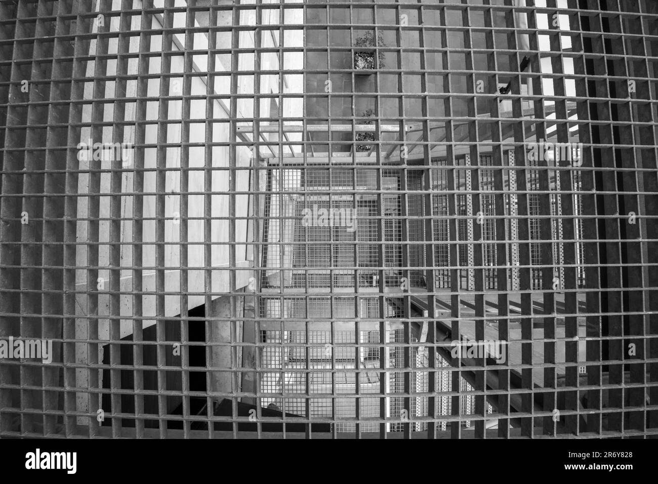 Perspective en noir et blanc d'une échappée de secours Banque D'Images