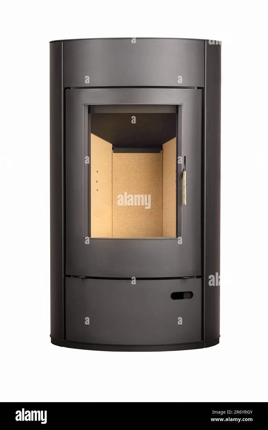 Foyers modernes pour le chauffage en métal et en verre résistant à la chaleur. Chaudière pour combustible solide isolée sur fond blanc. Banque D'Images