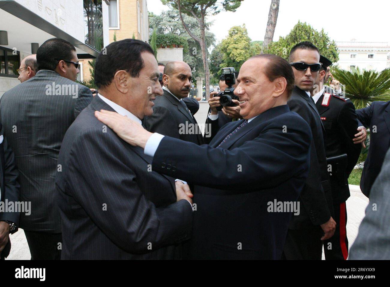 CÉRÉMONIE D'INAUGURATION DE L'ACADÉMIE D'EGYPTE EN ITALIE DANS LA PHOTO SILVIO BERLUSCONI ET MOHAMED HOSNI MUBARAK (Mario Maci/Fotogramma, ROME - 2010-09-23) ps la photo peut être utilisée en respectant le contexte dans lequel elle a été prise, Et sans l'intention diffamatoire du décorum du peuple représenté (photo Repertorio - 2020-02-25, Mario Maci) ps la photo peut être utilisée dans le respect du contexte dans lequel elle a été prise, et sans l'intention diffamatoire du décorum du peuple représenté usage éditorial seulement Banque D'Images