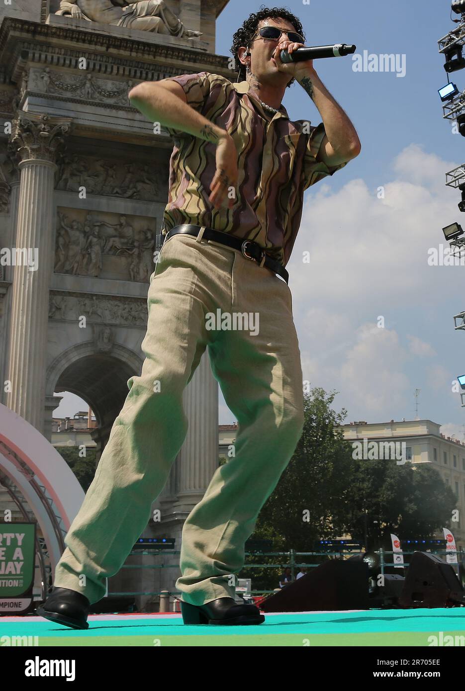 Milan, en. 11th juin 2023. Party like a dee jay at the Arco della Pace Credit: Independent photo Agency/Alay Live News Banque D'Images