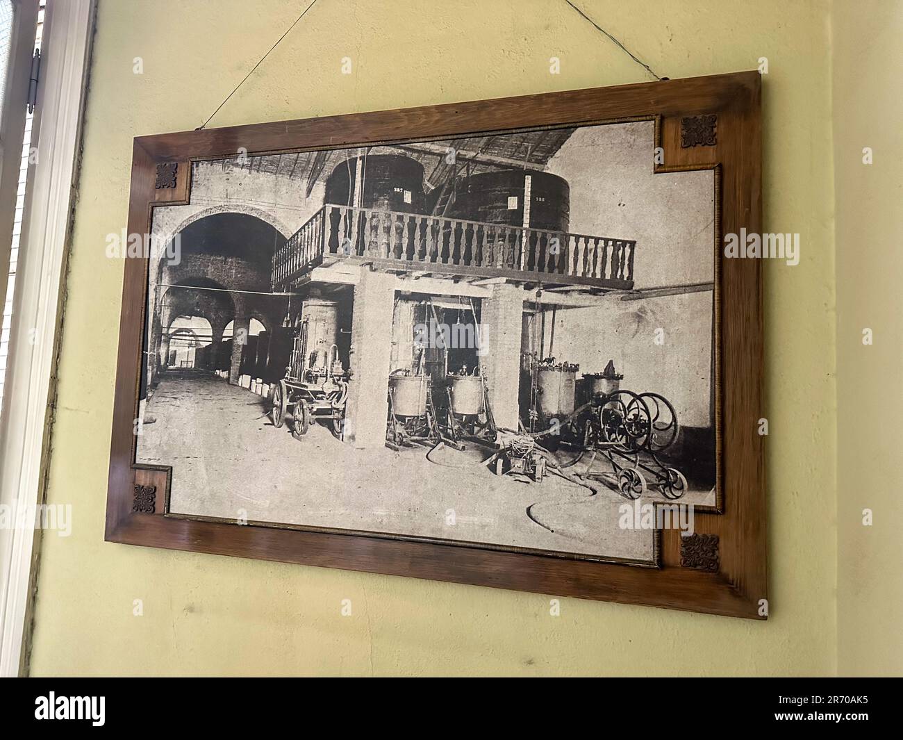 Photo historique de la cave de vinification Giol / Gargantini au Musée national du vin et de la récolte du raisin, Maipu, Argentine. Banque D'Images