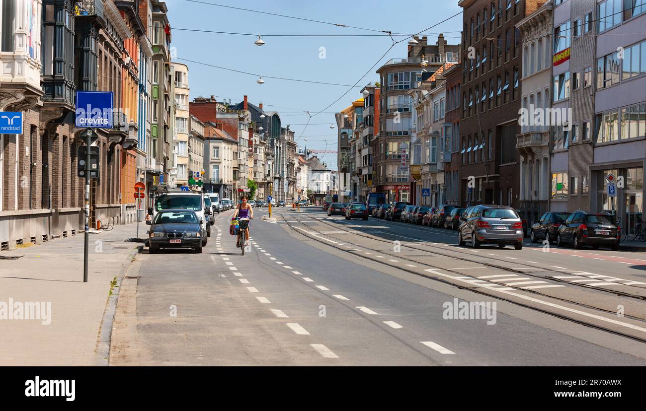 Gand, Belgique - 10 juillet 2010 : Kortrijksesteenweg, large route traversant une partie du centre-ville de Gand. Banque D'Images