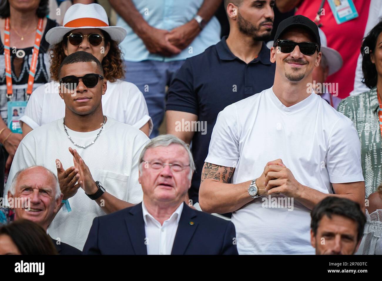 Paris, France 20230611.les joueurs de football Kylian Mbappe et Zlatan  Ibrahimovic dans les tribunes lors de la finale de tennis au tournoi  Roland-Garros entre Casper Ruud et Novak Djokovic de Serbie. Photo: