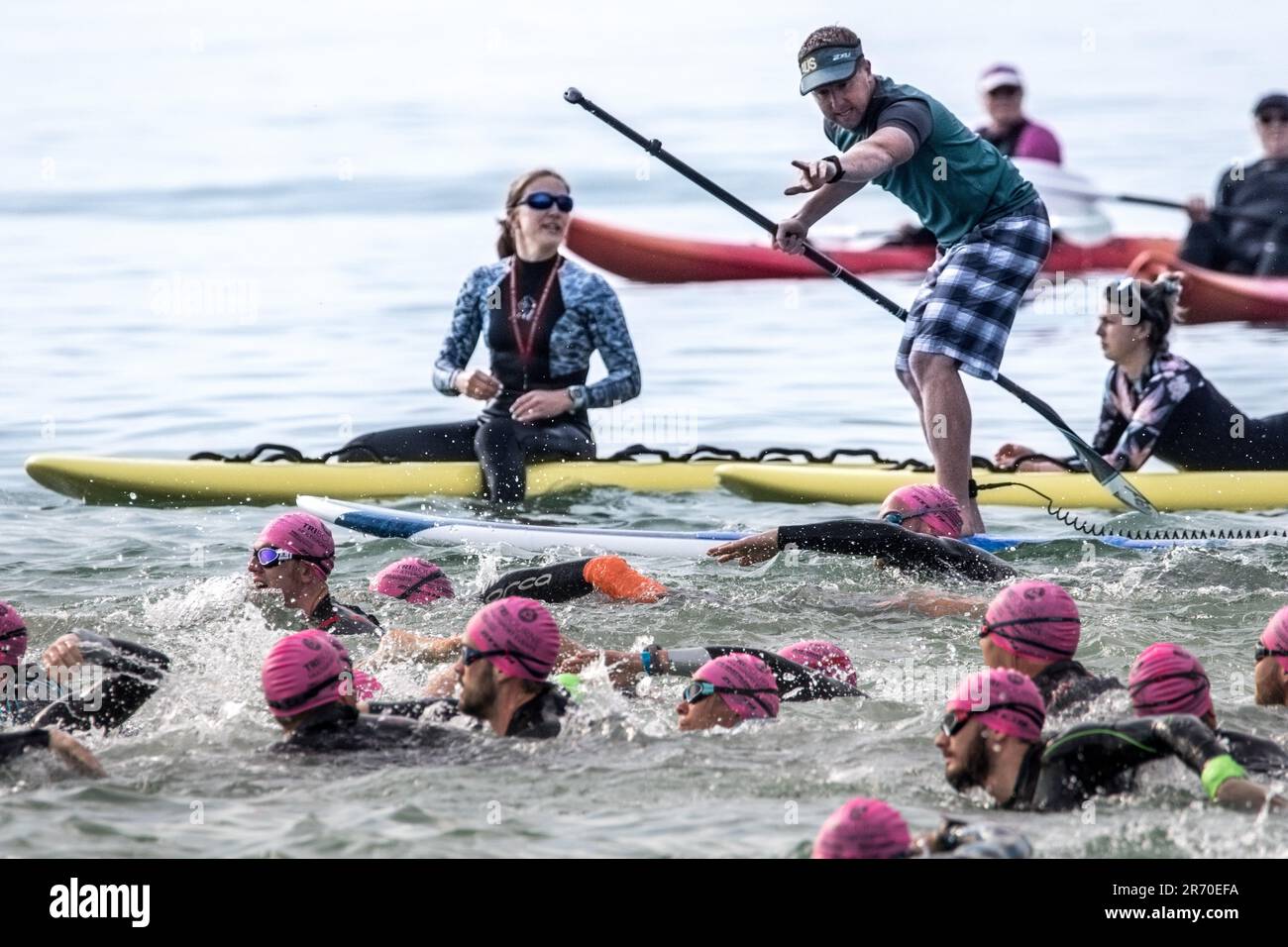 Les concurrents participent au Triathlon Eastbourne 2023. Banque D'Images