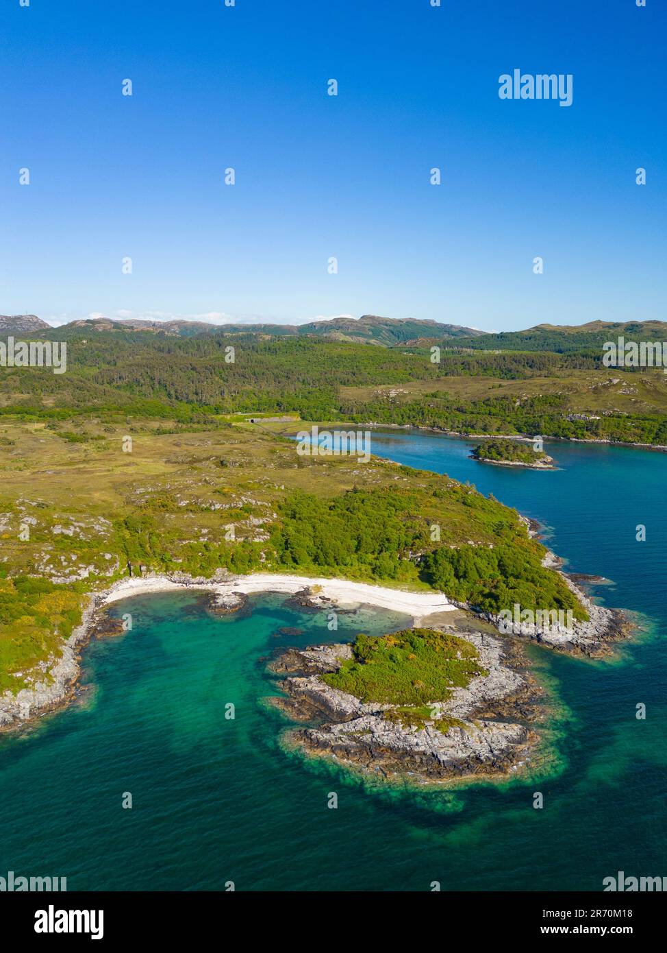 Vue aérienne de la plage de Camas Dubh Aird, ou Coral Beach, à Plockton, Wester Ross, Écosse, ROYAUME-UNI Banque D'Images