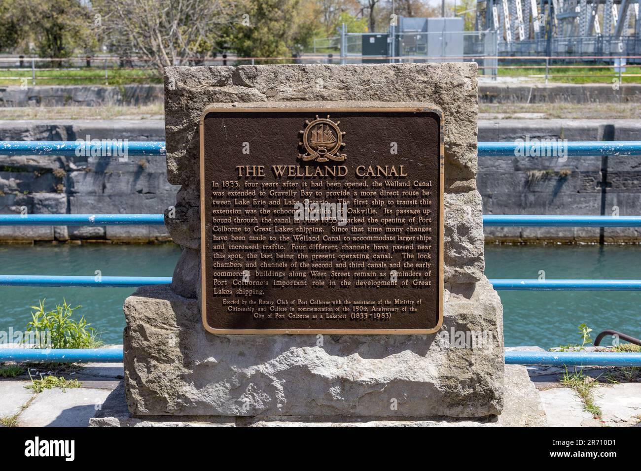 Plaque historique du canal Welland à Port Colborne marquant le 150th anniversaire de Port Colborne 1833 à 1983 le canal Welland à Port Colborne Banque D'Images