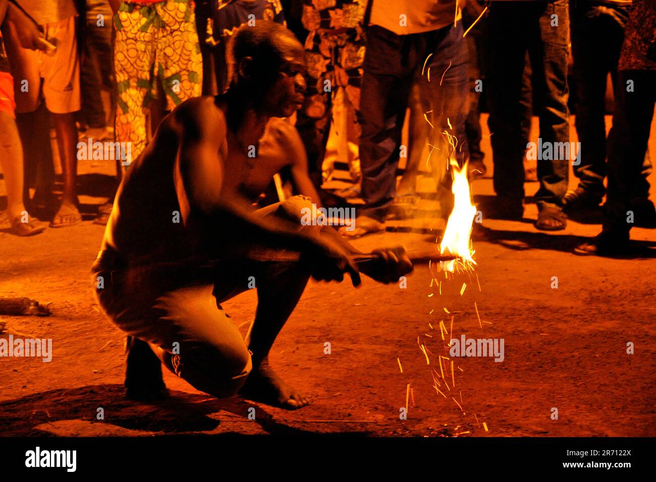 Danse du feu. sokode. nyamassila. togo. afrique Banque D'Images