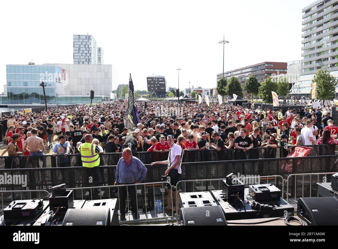 ALMERE, 12-06-2023, saison 2022/2023, football néerlandais, Almere City FC célèbre la promotion à l'Eredivisie, fans d'Almere City à l'Esplanade (photo par Pro Shots/Sipa USA) Credit: SIPA US/Alay Live News Banque D'Images