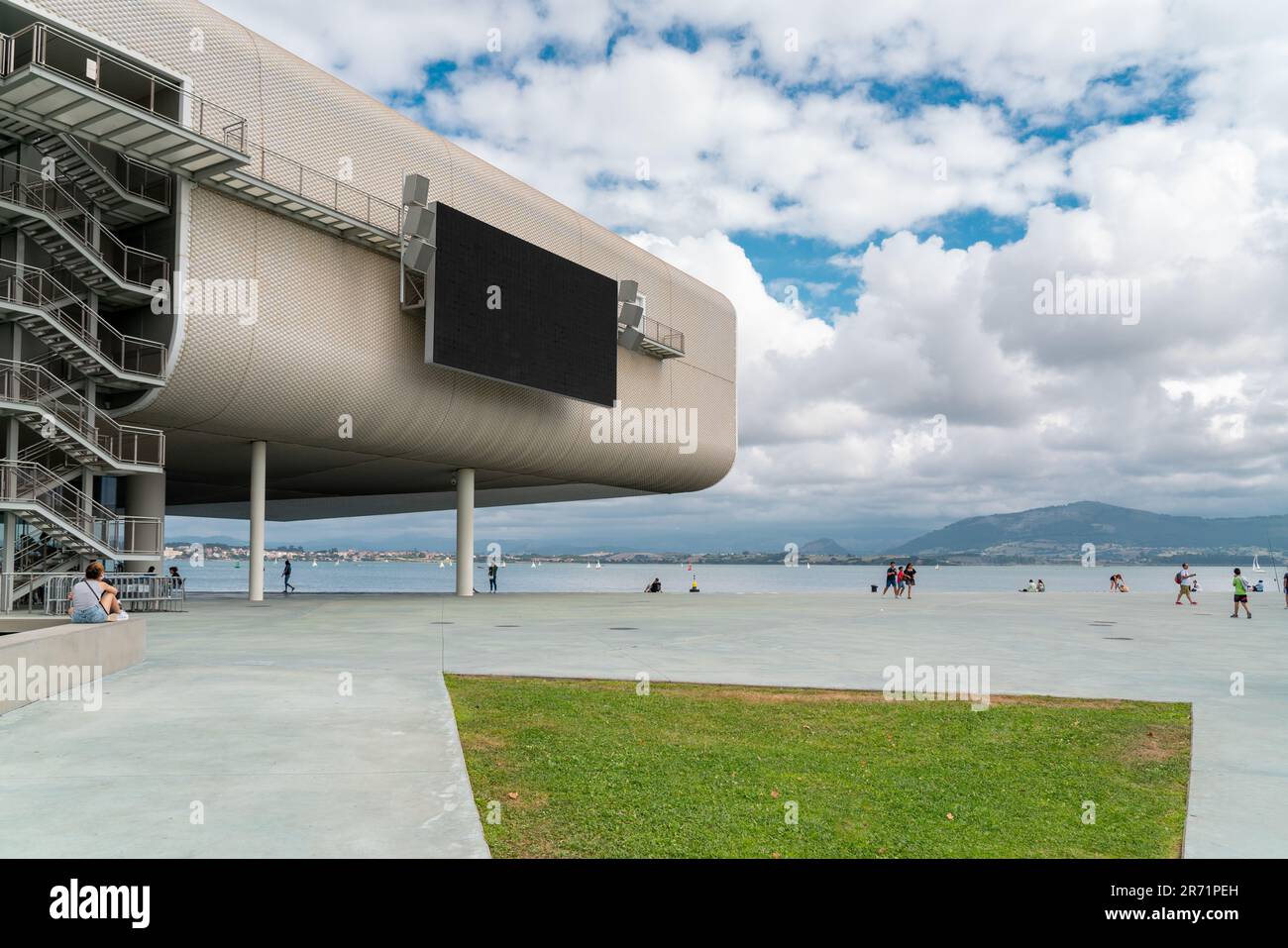 Santander, ESPAGNE - août 21 2022 : bâtiment 'Centro Botín' situé sur la promenade 'Muelle de Albareda' de la ville de Santander Banque D'Images