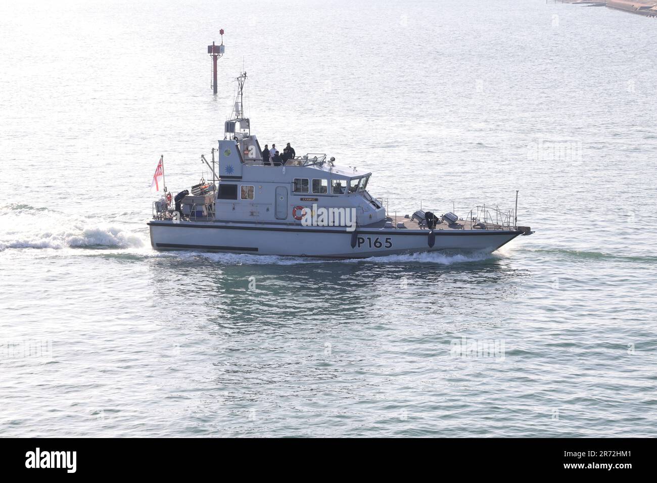 L'EXEMPLE HMS (P165) du bateau d'entraînement rapide de la Marine royale arrive à la base navale Banque D'Images