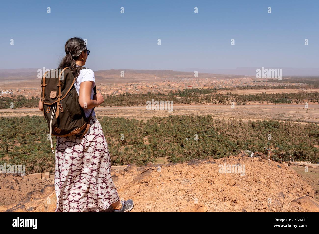 Magnifique vue panoramique depuis le mont Zagora jusqu'à la vallée du Draa, au Maroc Banque D'Images