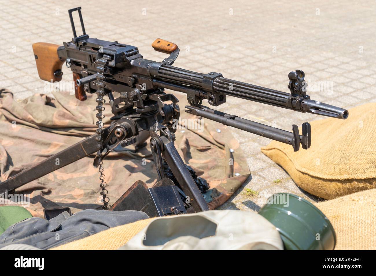Pistolet mécanique lourd NSV soviétique avec sacs de sable Banque D'Images