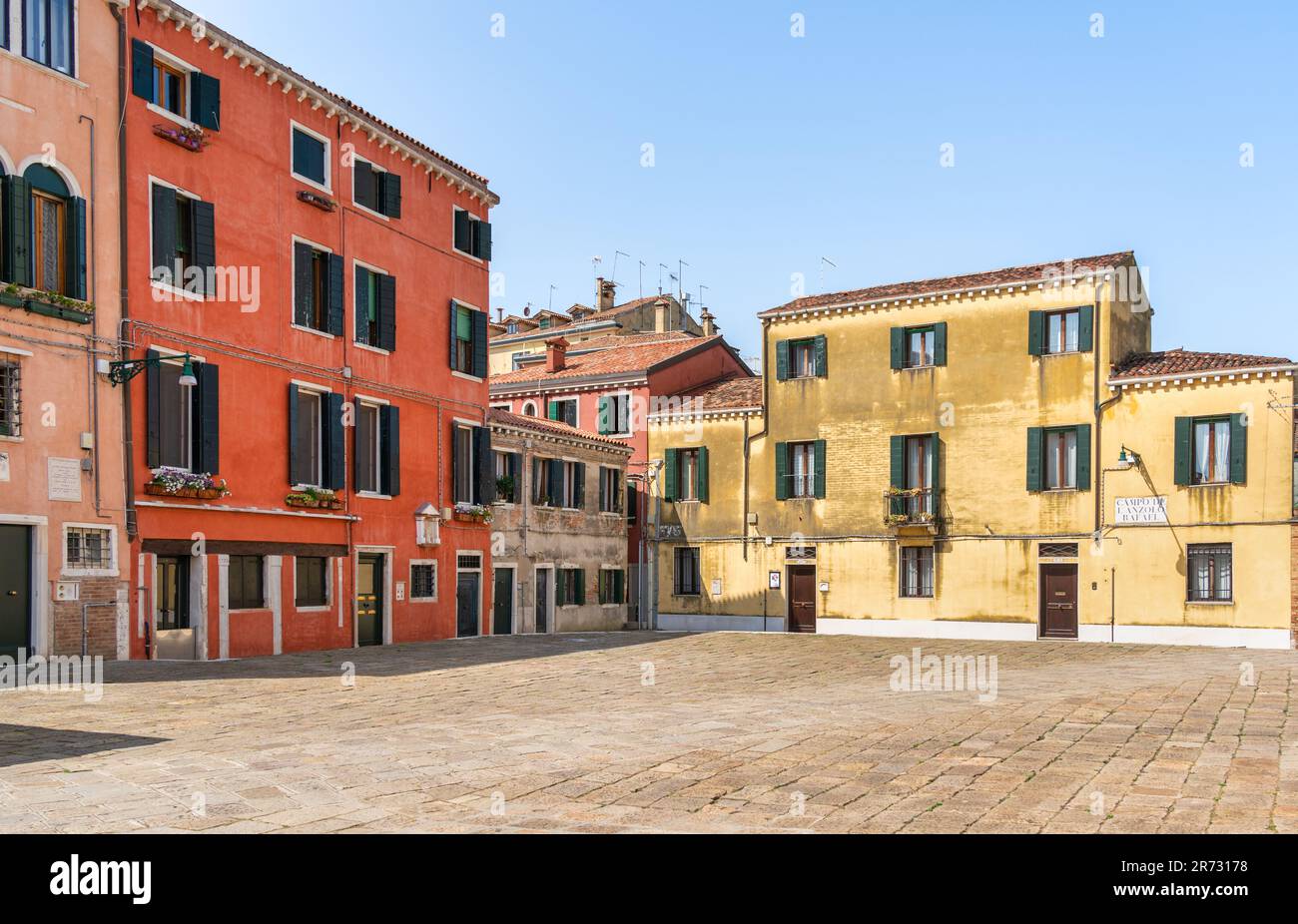 Vieux bâtiment usé à Campo de L Anzolo Rafael à Venise, Italie Banque D'Images