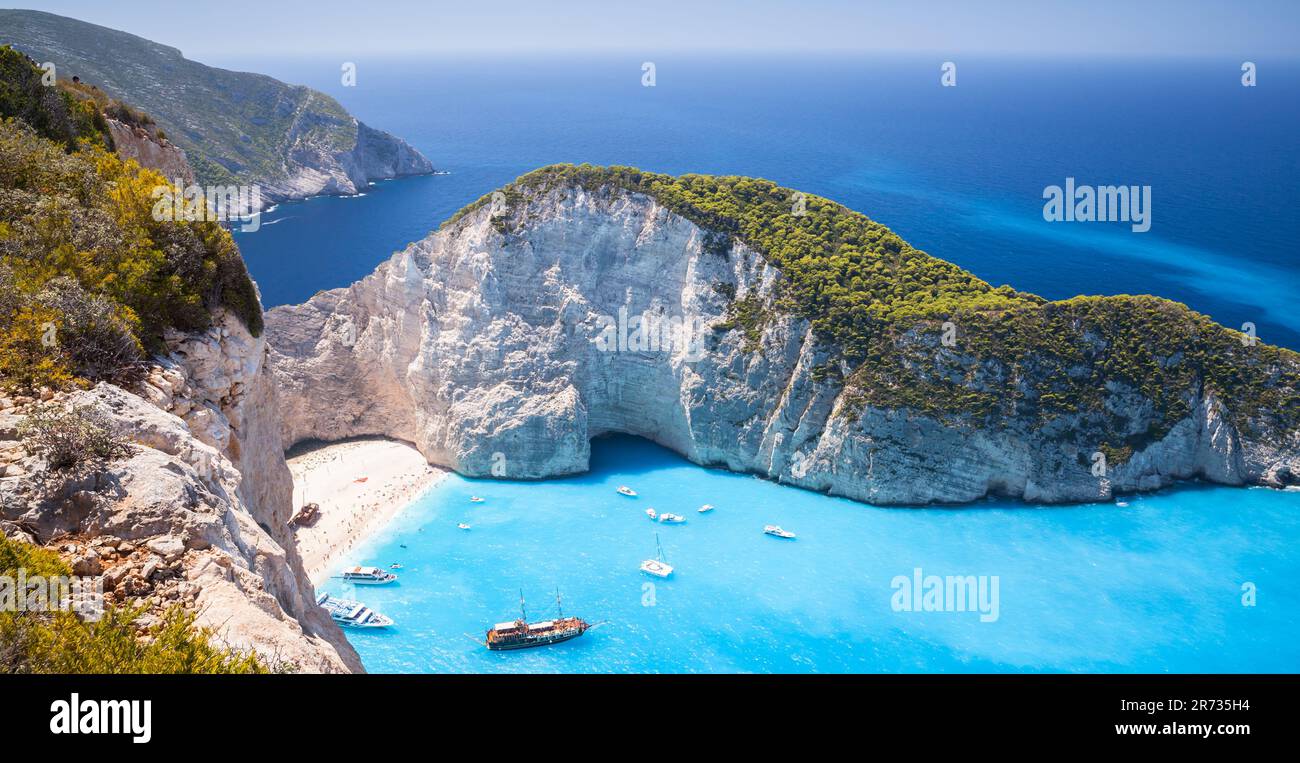 Plage de Navagio, le plus célèbre site naturel de Zakynthos, île grecque dans la mer Ionienne Banque D'Images
