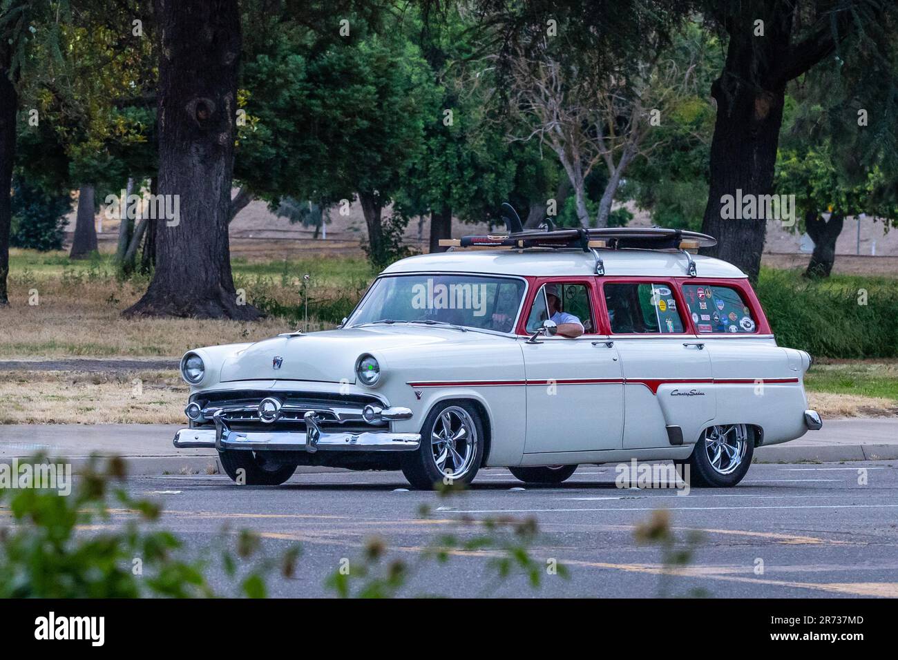 Un Ford Ranch Wagon 1954 au North Modesto Kiwanis American Graffiti car Show & Festival Banque D'Images