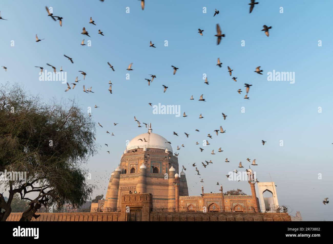 Le sanctuaire est considéré comme le premier exemple de l'architecture de Tughluq, et est l'un des sanctuaires les plus impressionnants d'Asie Banque D'Images