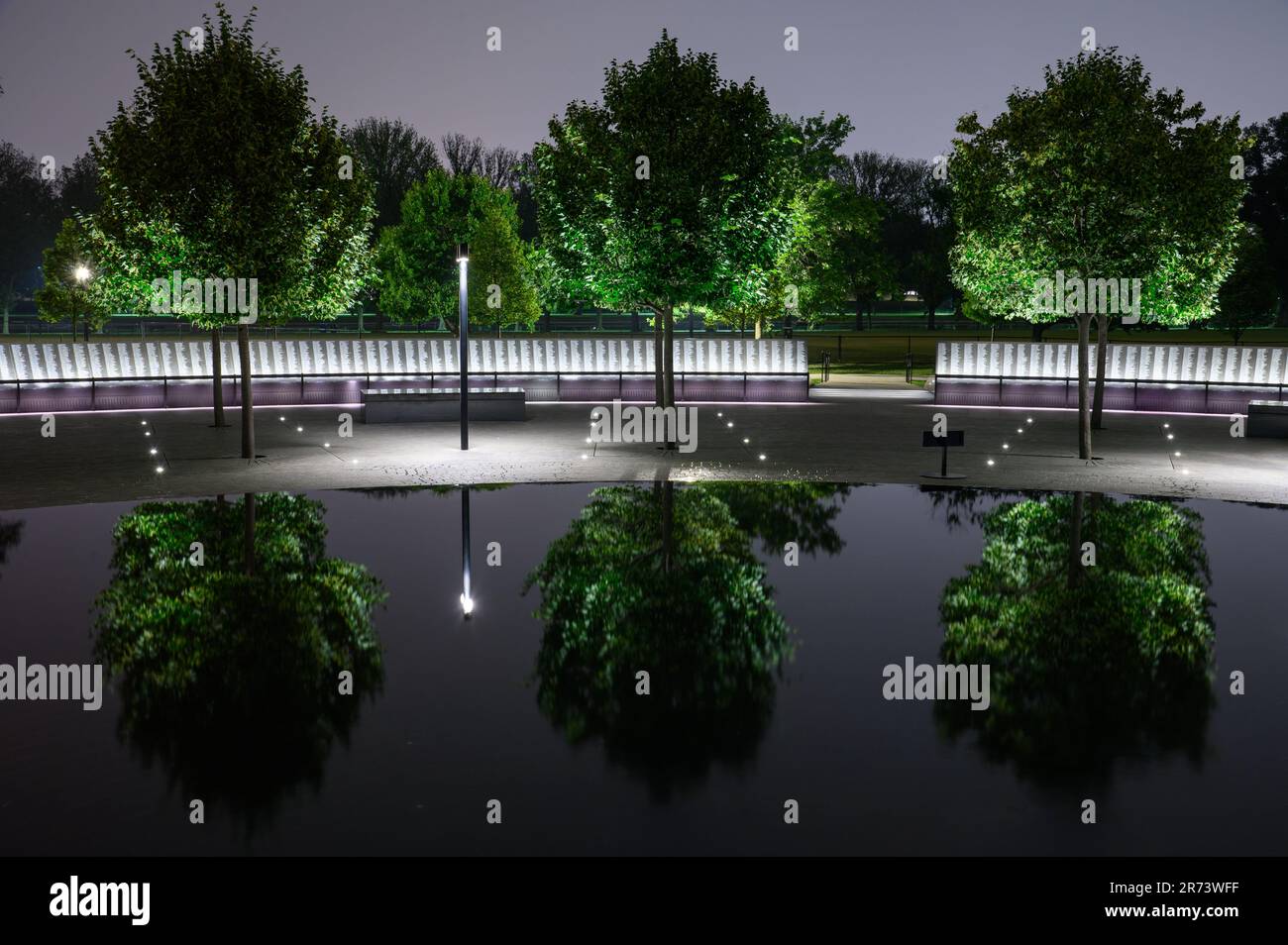 Le mémorial de guerre des anciens combattants coréens après la tombée de la nuit à Washington DC Banque D'Images