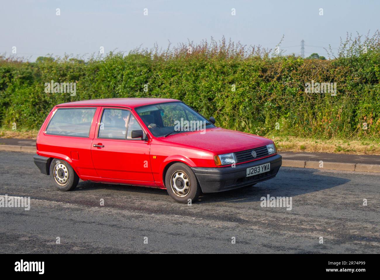 1991 90s années quatre-vingt-dix Red Volkswagen Polo FOX car Hatchback  Pétrol 1043 cc; au Classic & Performance Motor Show à Hoghton Tower;  Supercar Showtime juin 2023 Photo Stock - Alamy