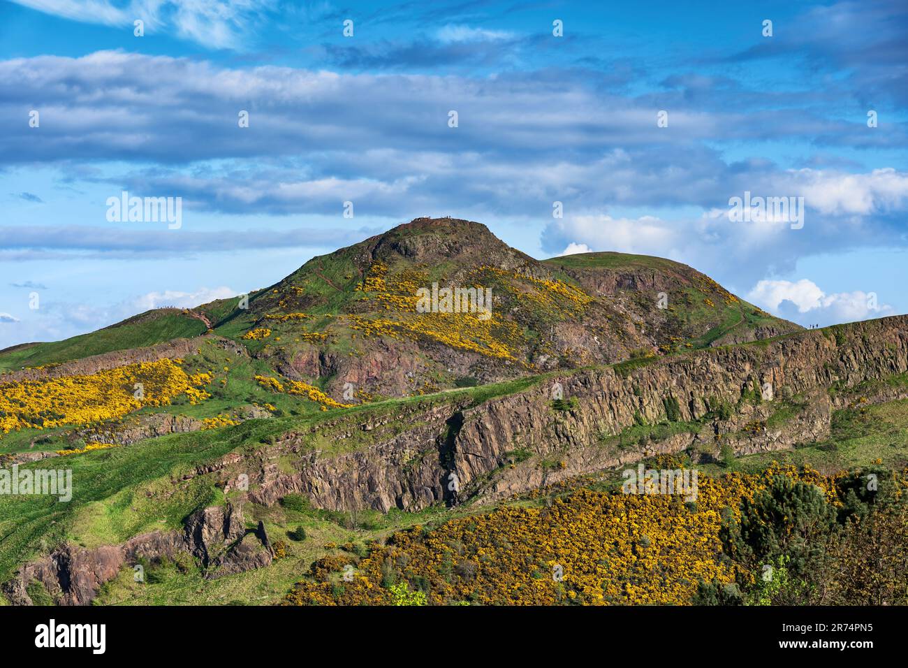 Paysage de Holyrood Park avec Arthur Seat et Salisbury Crags à Édimbourg, en Écosse, au Royaume-Uni. Banque D'Images