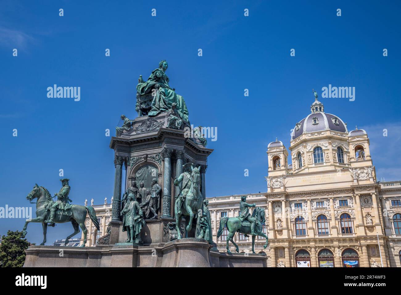 L'impératrice Maria Theresa Monument avec le Musée d'Histoire naturelle en arrière-plan, Vienne, Autriche Banque D'Images