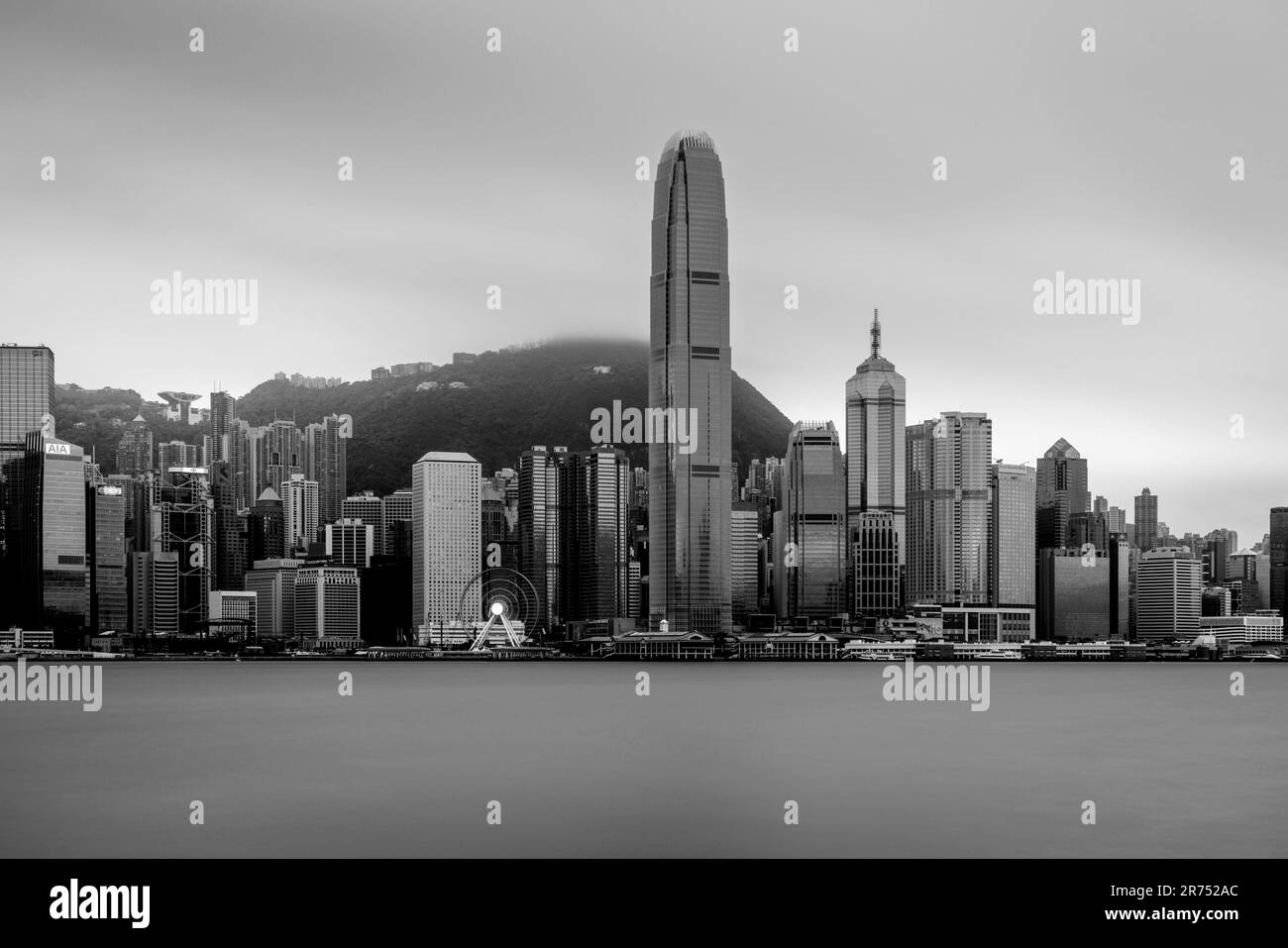 Victoria Harbour et l'île de Hong Kong Skyline, Hong Kong, Chine. Banque D'Images