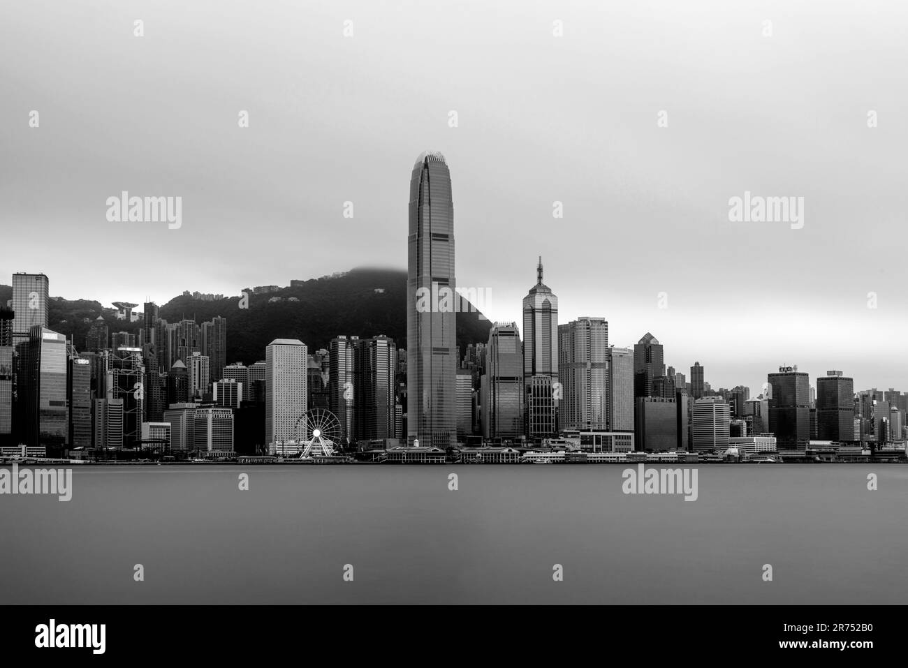 Victoria Harbour et l'île de Hong Kong Skyline, Hong Kong, Chine. Banque D'Images
