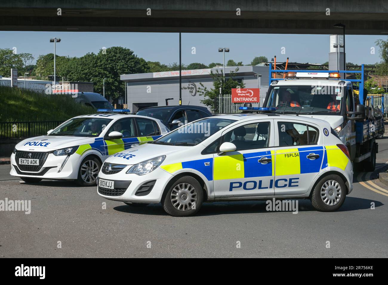 Hunters Road, Hockley, Birmingham 13th juin 2023 - West Midlands police sur Hunters Road après qu'un homme de 41 ans ait été poignardé à mort à un arrêt de bus à Birmingham lundi soir. Un policier a été vu à l'aide d'un scanner pour cartographier la scène du crime dans la région de Hockley. Les officiers ont arrêté deux personnes. Les ambulanciers paramédicaux ont appelé la police sur Hunters Road, à Hockley, juste après 8pm hier, mais malgré leurs efforts, l'homme de 41 ans est mort sur les lieux. Sa famille a été informée. Crédit : Stop Press Media/Alay Live News Banque D'Images