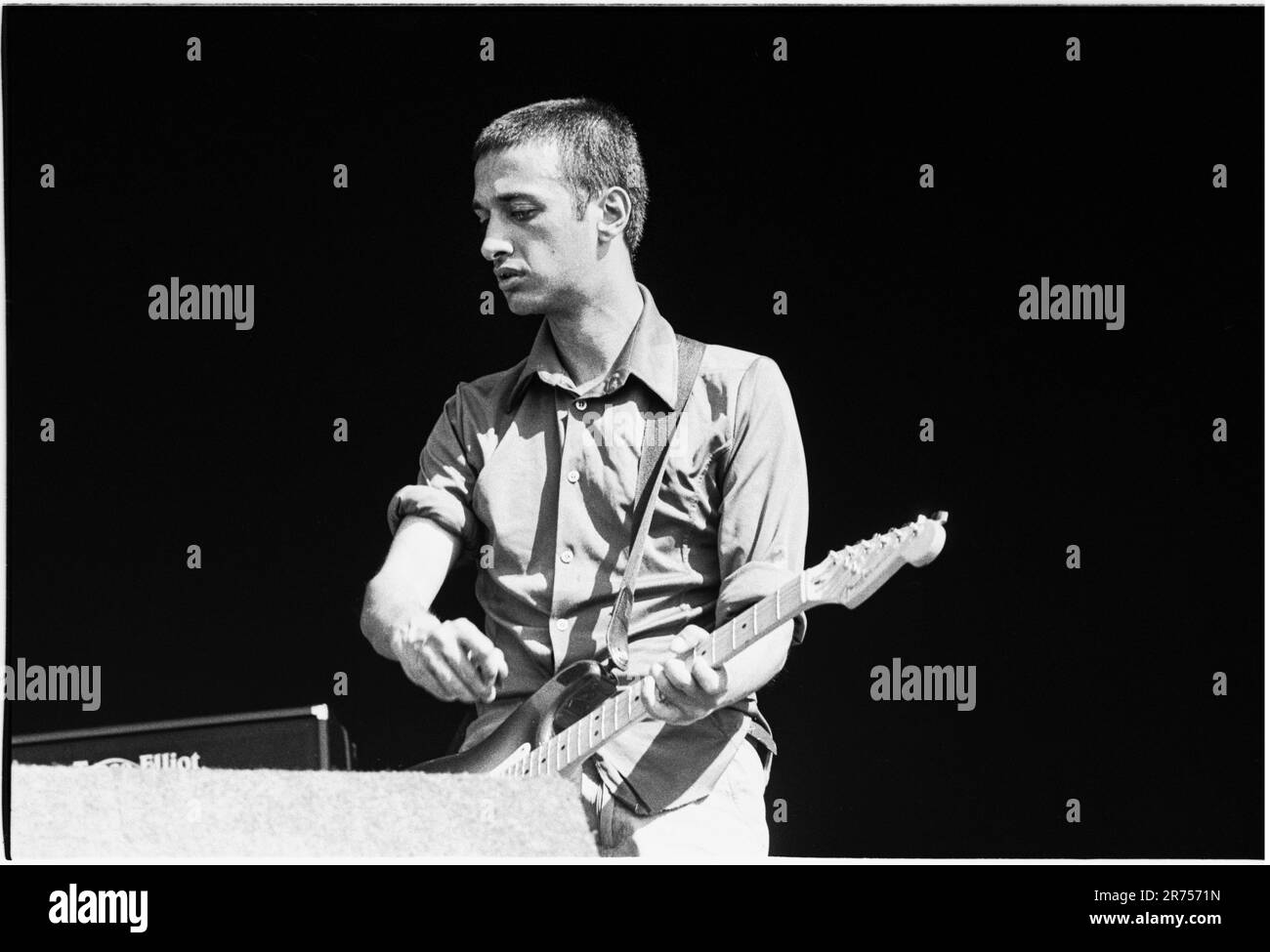 Steve Chandra Savale, de la Fondation asiatique Dub, jouant au Reading Festival, 25 août 2000. Photo : Rob Watkins Banque D'Images